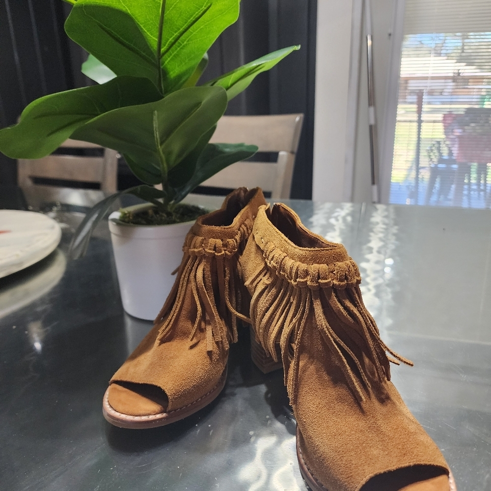 SBICCA HICKORY SUEDE BOOTIES - Picture 5 of 6